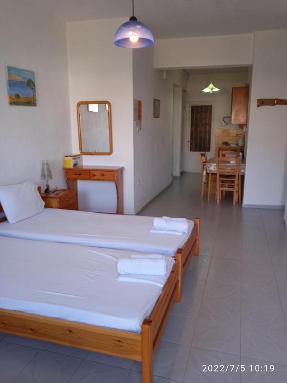 Syraina Apartments - Family Room