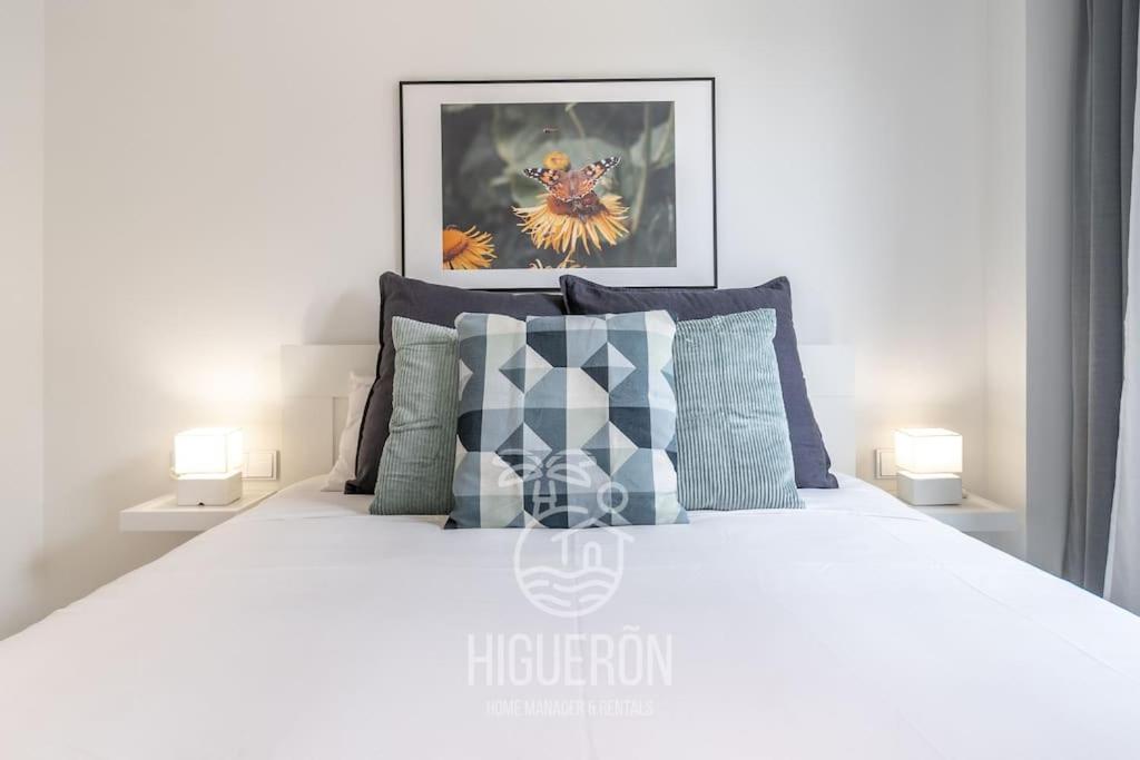 A bed or beds in a room at HigueronRentals El Dado
