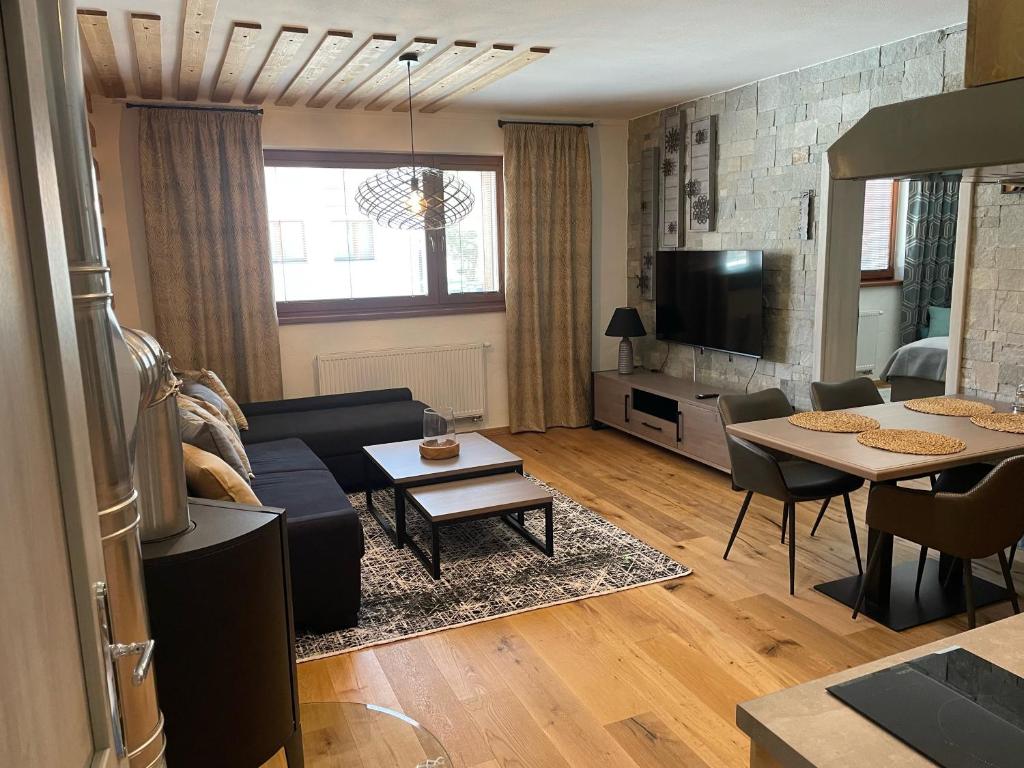 TV a/nebo společenská místnost v ubytování Apartman Stella