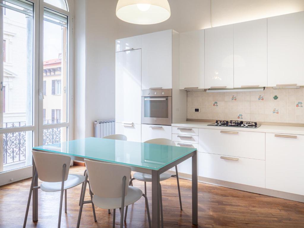 Kuchyň nebo kuchyňský kout v ubytování L'Opera Rooms & Suite