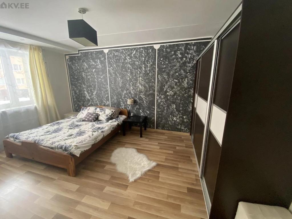 Postel nebo postele na pokoji v ubytování Open concept 1-bedroom apartment.