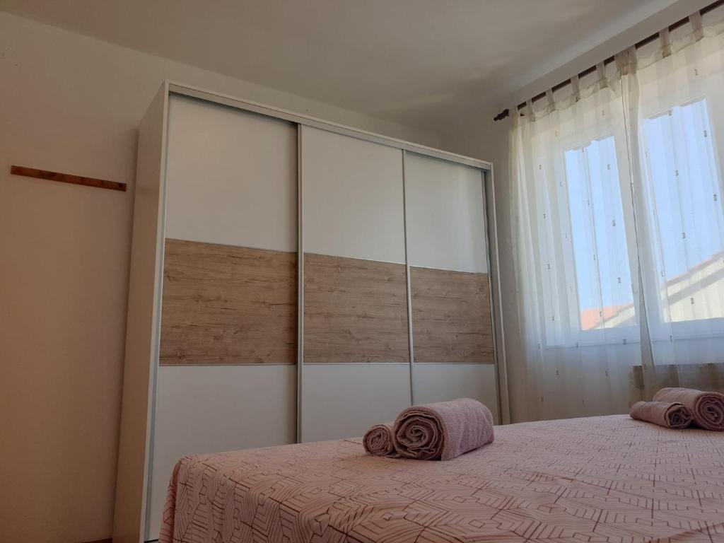 Postel nebo postele na pokoji v ubytování Apartments Ivana