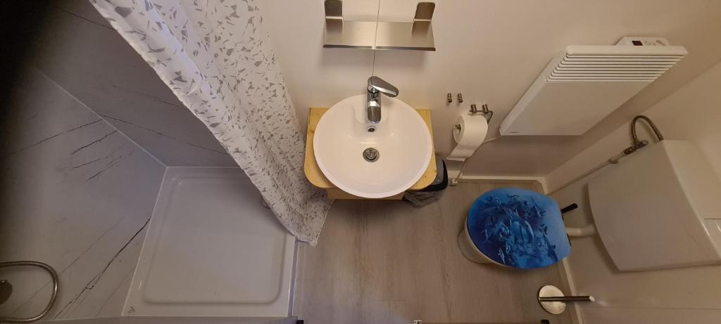 Koupelna v ubytování Vakantiepark 't Urkerbos -Tiny house