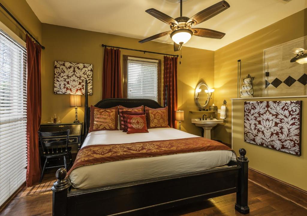 Carriage Way Inn Bed & Breakfast Adults Only - 21 years old and up - Sala King - Ruby Room