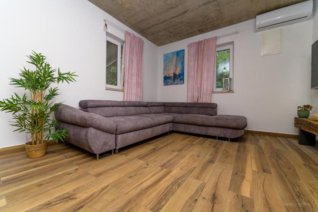 Posezení v ubytování STONE HOUSE MAGALI