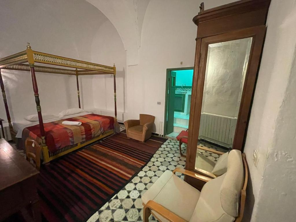 Postel nebo postele na pokoji v ubytování Dar Hayder-la Medina