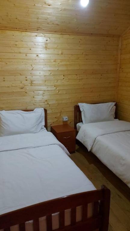 Postel nebo postele na pokoji v ubytování Camping Farm Shelegur