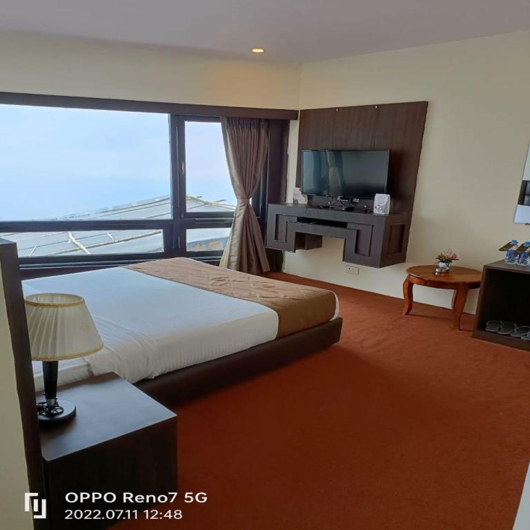 TV a/nebo společenská místnost v ubytování Istana Resort & Spa
