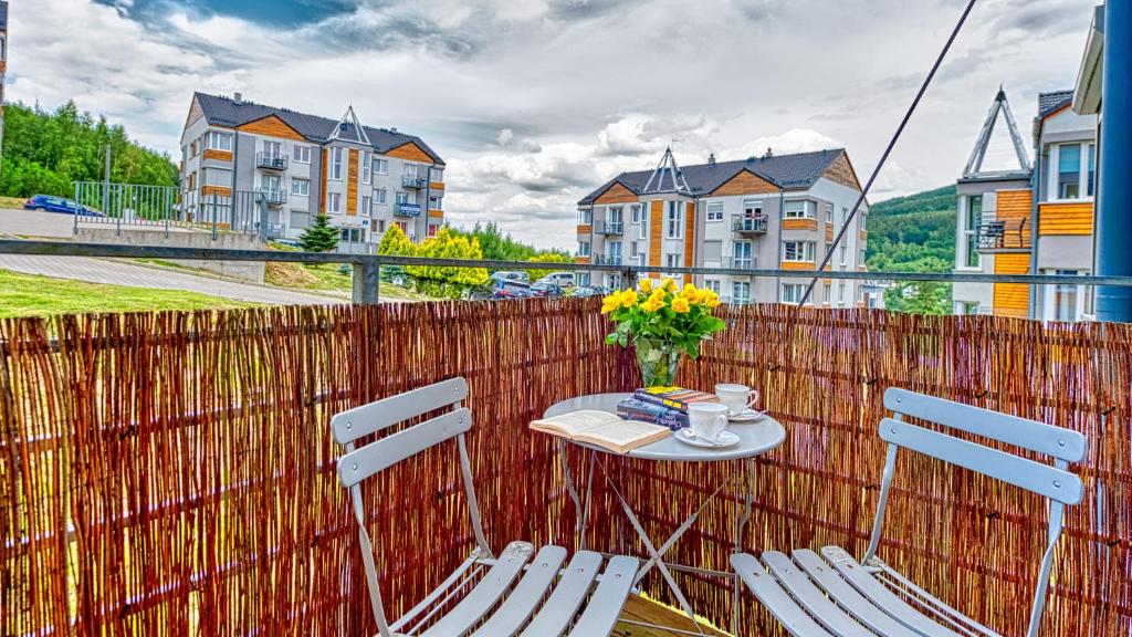 Balkón alebo terasa v ubytovaní Apartament na Szlaku - 5D Apartamenty