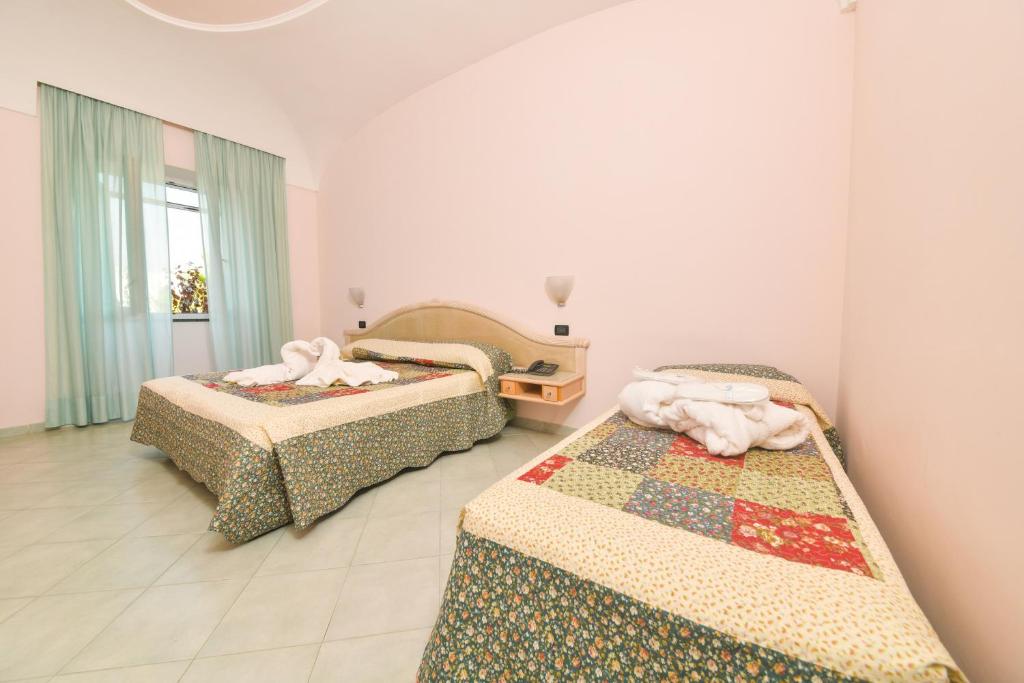 Postel nebo postele na pokoji v ubytování Hotel Felix Terme