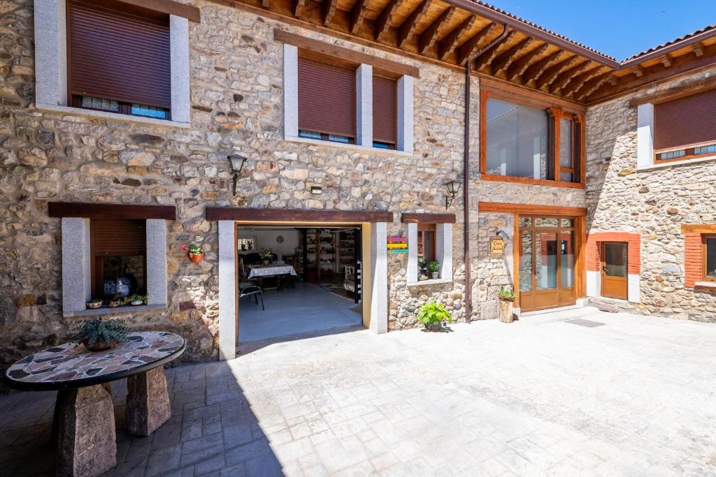 Casa Rural Solapeña - Five-Bedroom House