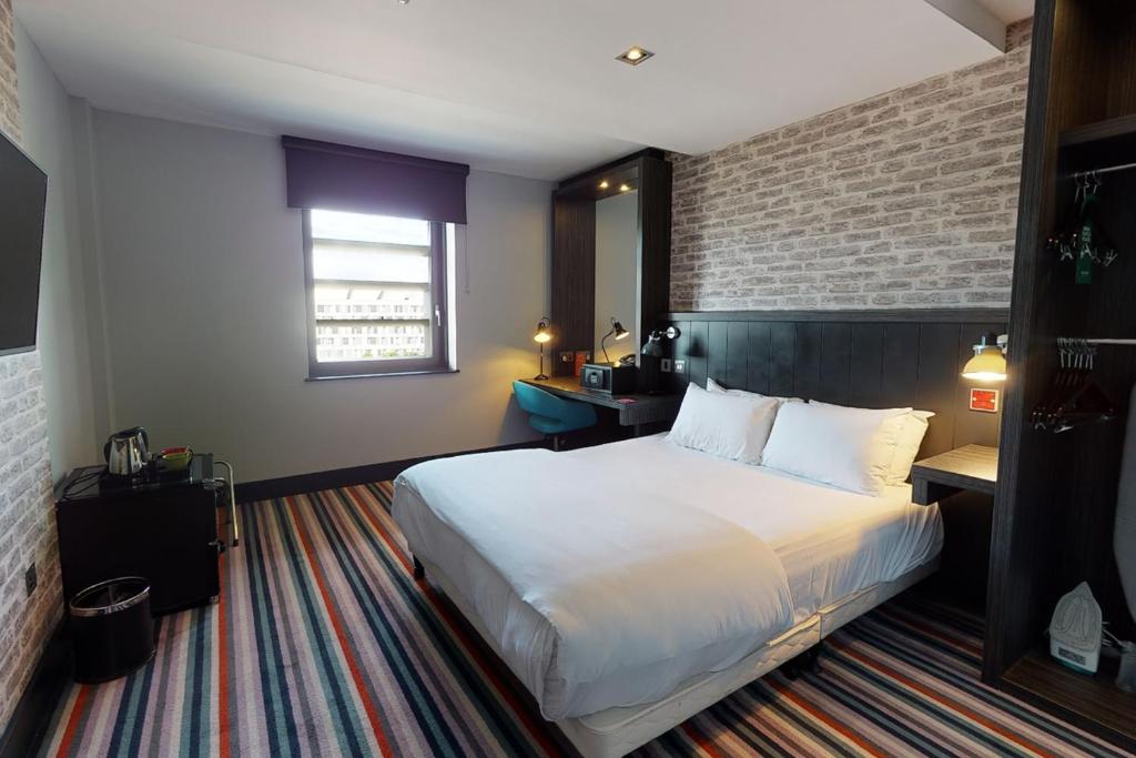 Village Hotel Glasgow - Double Room