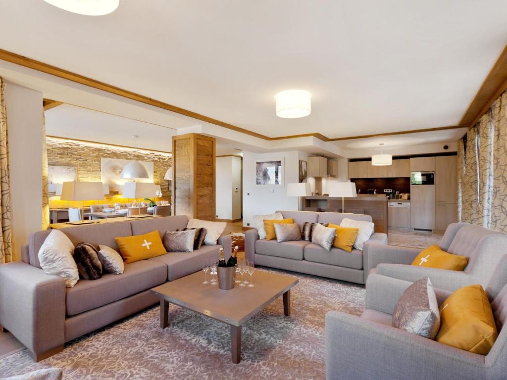 a large living room with couches and a table at Appartement Courchevel 1550, 5 pièces, 12 personnes - FR-1-562-58 in Courchevel