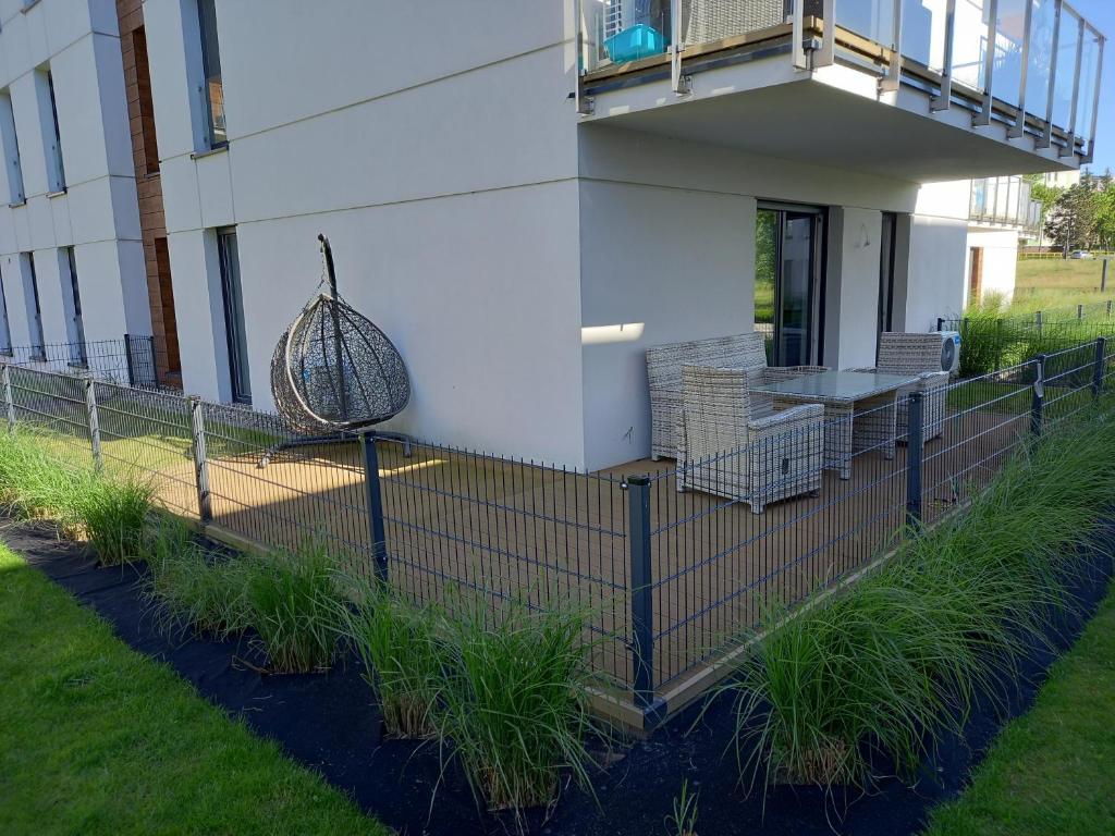 Vonkajšia záhrada v ubytovaní Marina Green Iława - widok na jezioro, ogródek z tarasem, podziemny parking, nawet 6 łóżek