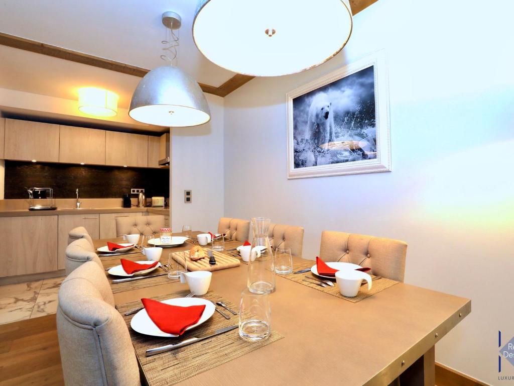 Fotografia z galérie ubytovania Appartement luxueux 112m², 4 chambres, proche pistes et télécabines, parking privé, Courchevel 1550 - FR-1-664-4 v destinácii Courchevel