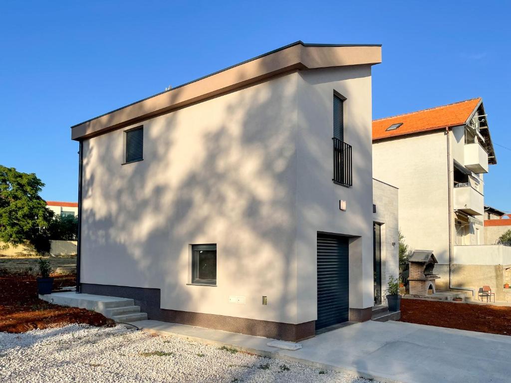 Budova, v ktorej sa vila nachádza