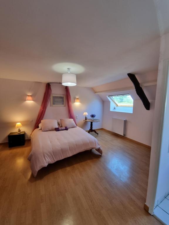 a bedroom with a bed and a window in it at Chambre Matisse - Closeries du Golfe in Theix