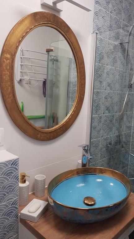 Łazienka w obiekcie Uroczy Apartament Happy 01 z widokowym tarasen na dachu - tuż przy plaży !!!