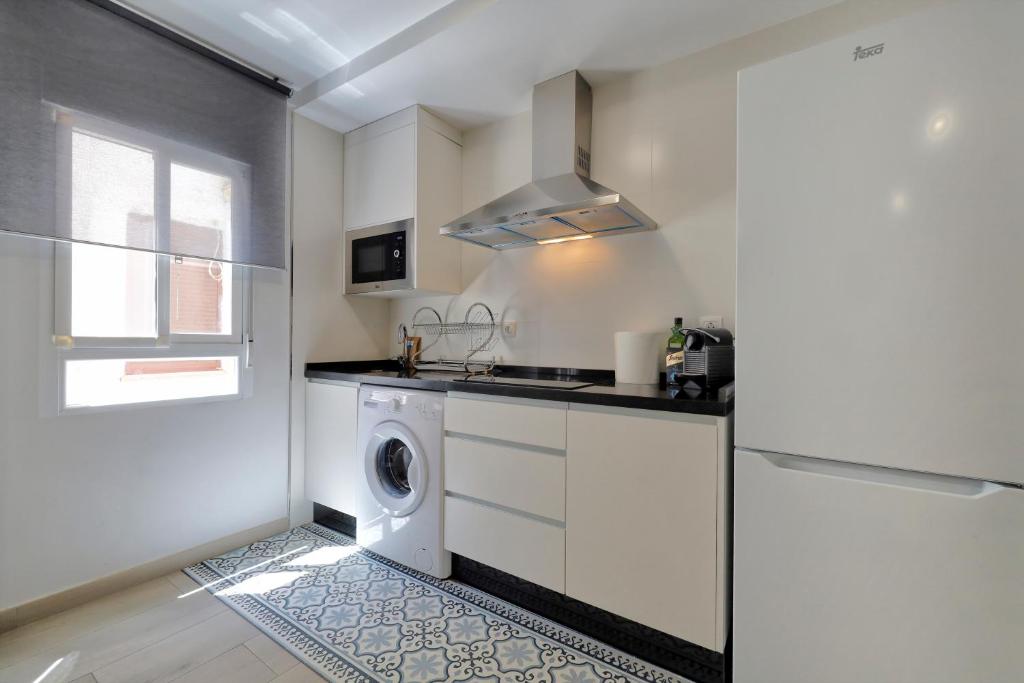 A kitchen or kitchenette at El Refugio de La Corredera & Parking Incluido