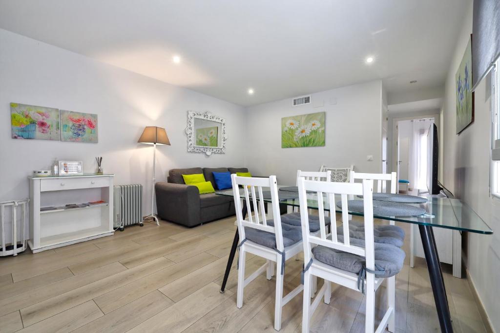 A kitchen or kitchenette at El Refugio de La Corredera & Parking Incluido
