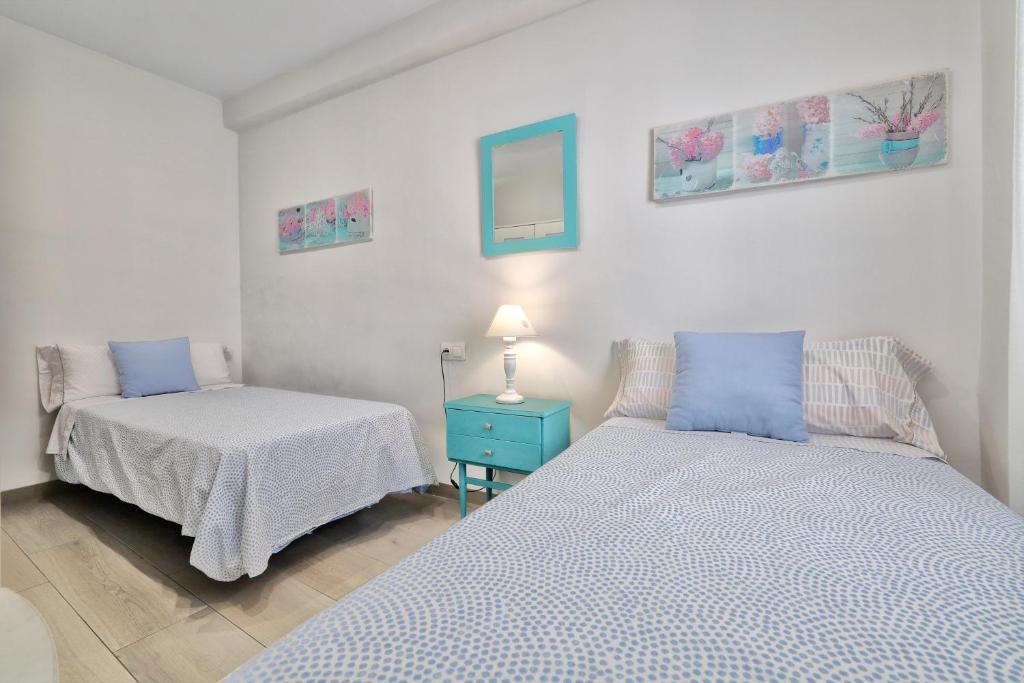 A bed or beds in a room at El Refugio de La Corredera & Parking Incluido