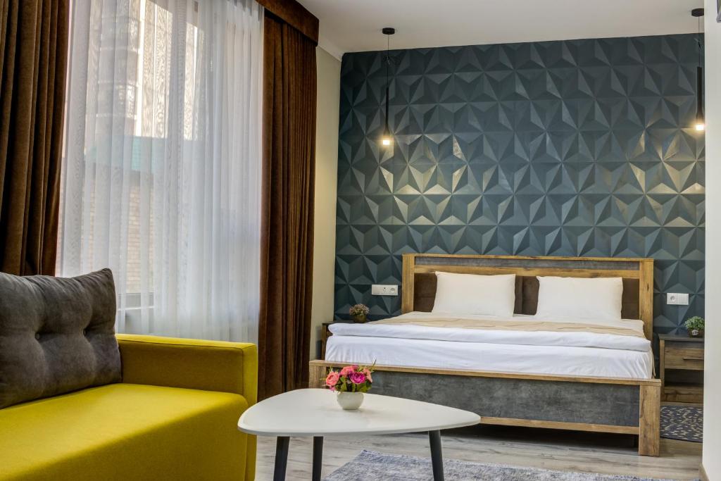 Postel nebo postele na pokoji v ubytování Inter Hotel Bishkek