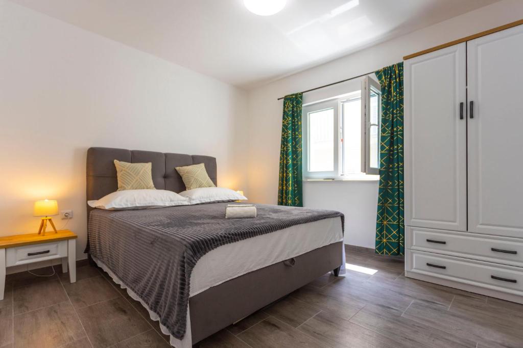 Posteľ alebo postele v izbe v ubytovaní City Apartment Nora, old town located, free parking