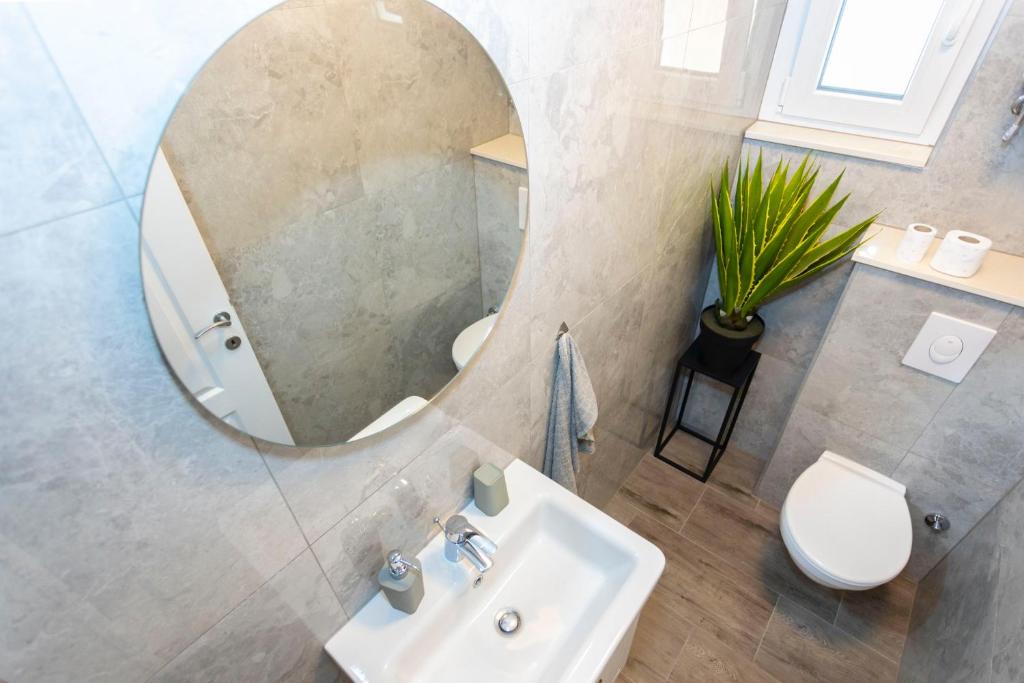 Kúpeľňa v ubytovaní City Apartment Nora, old town located, free parking