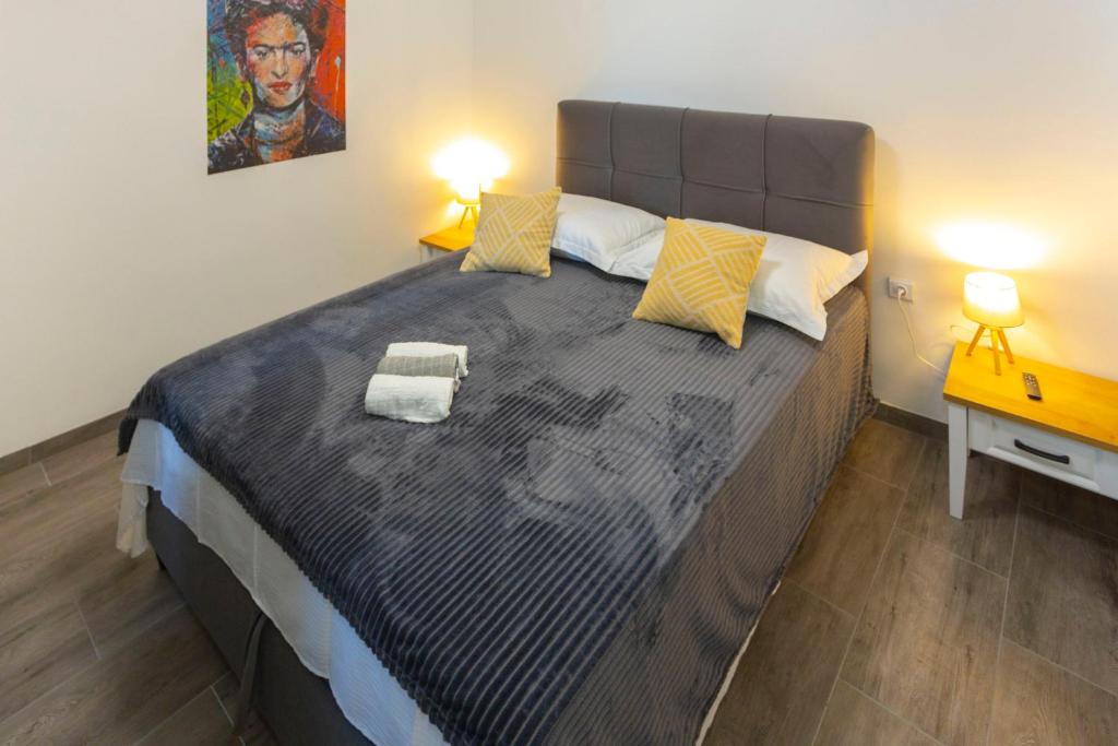 Posteľ alebo postele v izbe v ubytovaní City Apartment Nora, old town located, free parking