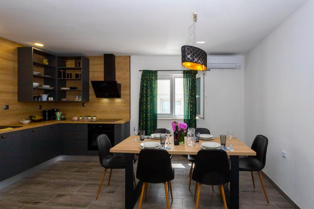 Kuchyňa alebo kuchynka v ubytovaní City Apartment Nora, old town located, free parking