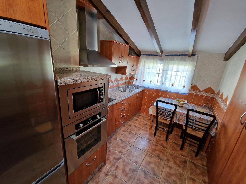 Kuchyňa alebo kuchynka v ubytovaní Chalet El Parral - Piscina y Sala de Cine