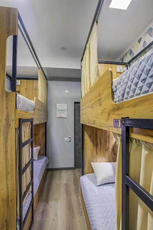 Postel nebo postele na pokoji v ubytování Inter Hotel Bishkek