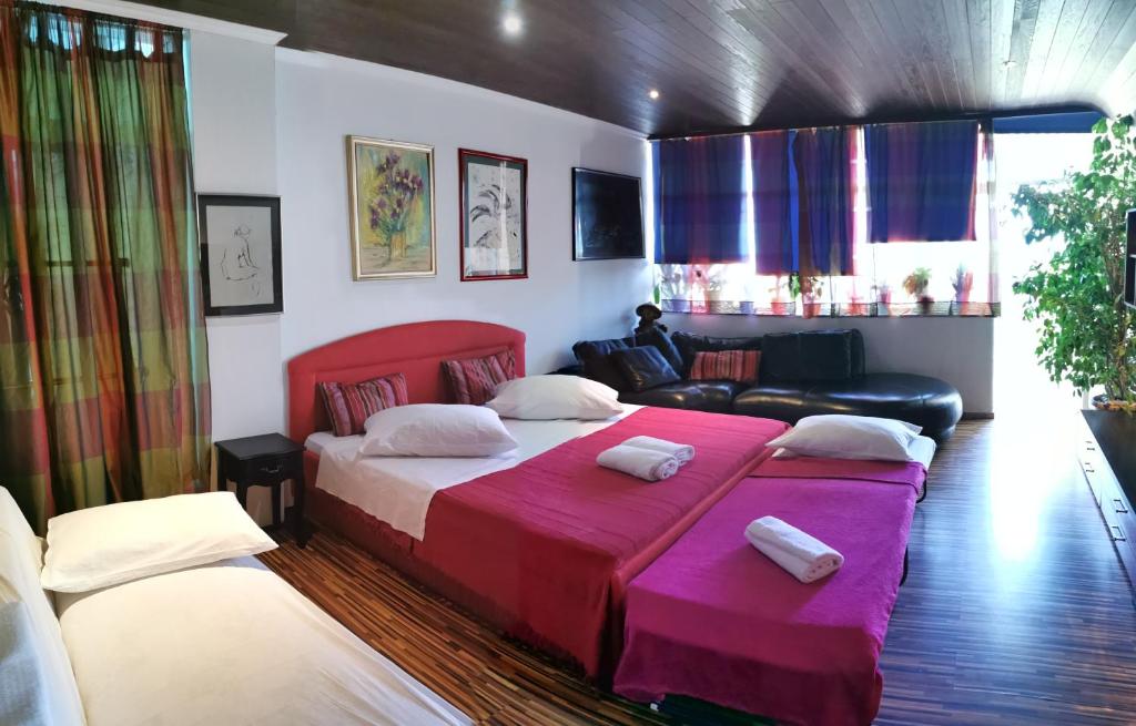 Posteľ alebo postele v izbe v ubytovaní Villa Bose- Apartmani Luka Šodan