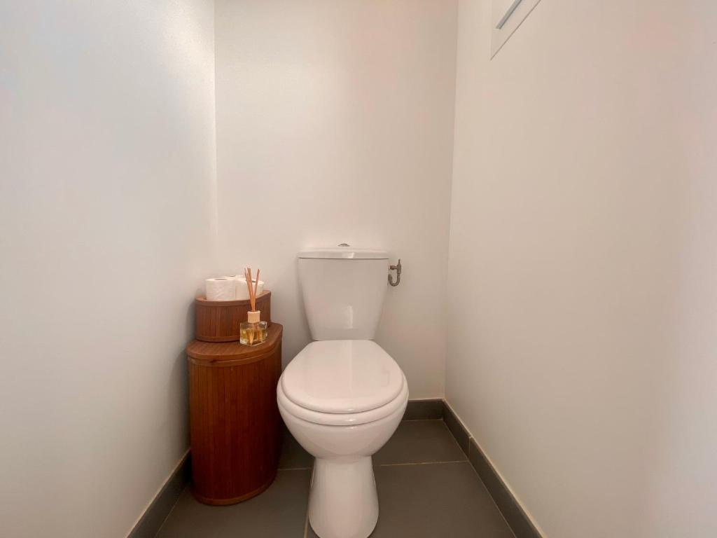 Koupelna v ubytování Guest-house de l’amandier - Vue cité médiévale