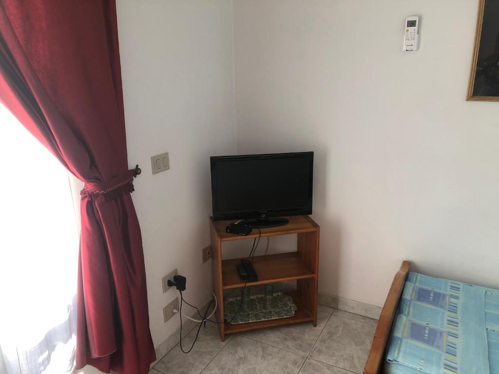 TV a/nebo společenská místnost v ubytování VILLA PEPETO Durres Albania
