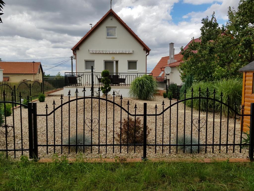 Zahrada ubytování Apartmán ANNA s vinným sklepem Pouzdřany