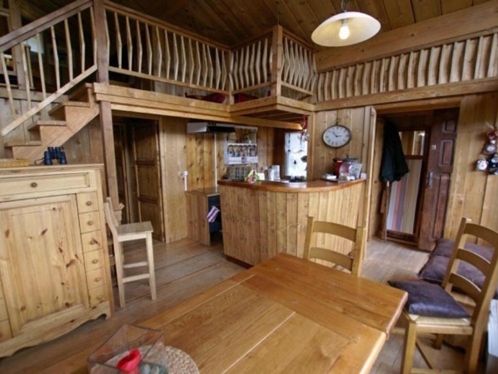 a dining room with a wooden table in a cabin at Chalet Enchastrayes, 5 pièces, 10 personnes - FR-1-165A-20 in Enchastrayes