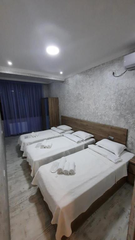 Llit o llits en una habitació de Inaisi Hotel