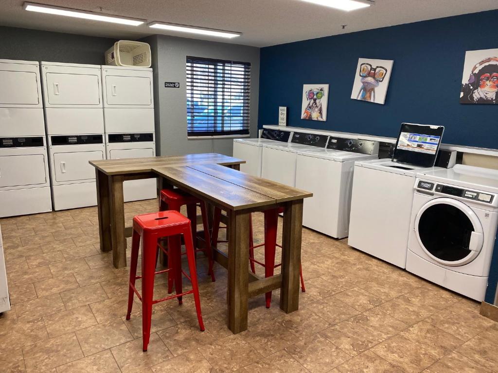 Sonesta Simply Suites Somerset photo