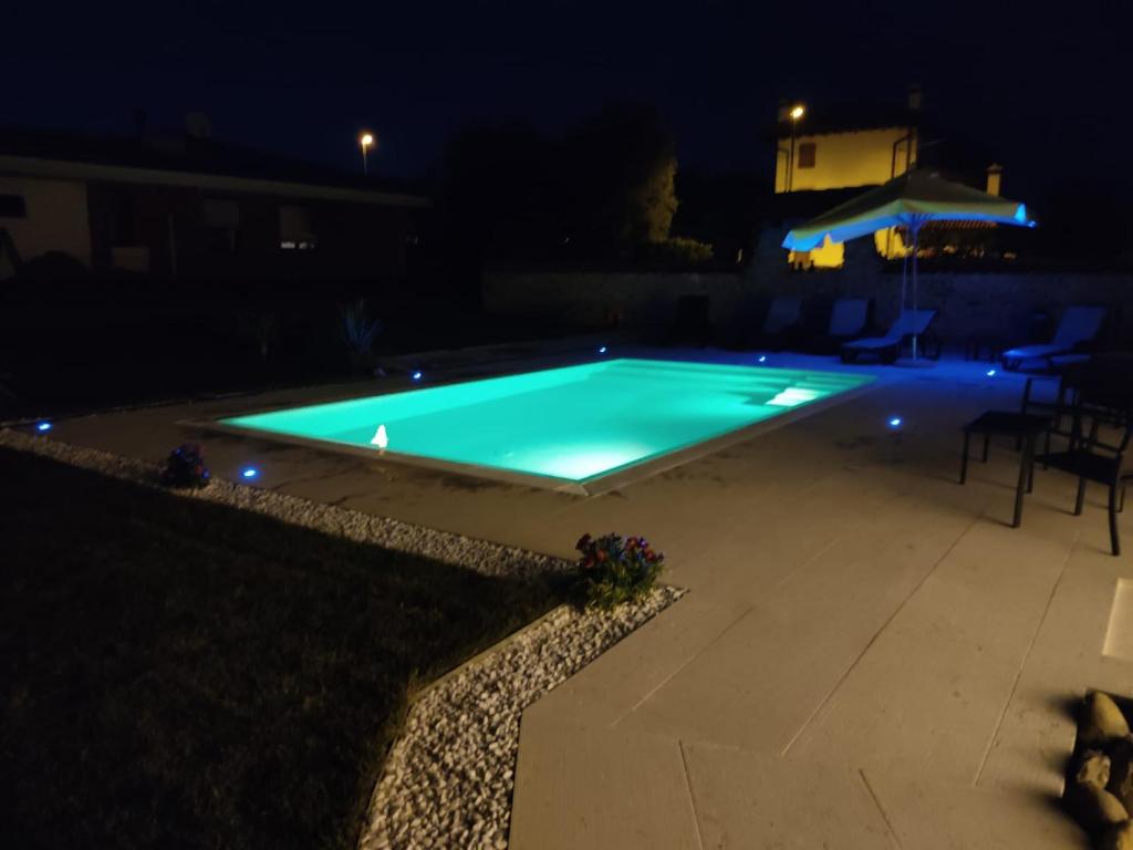 Bazén v ubytování Casa Pellis nebo v jeho okolí