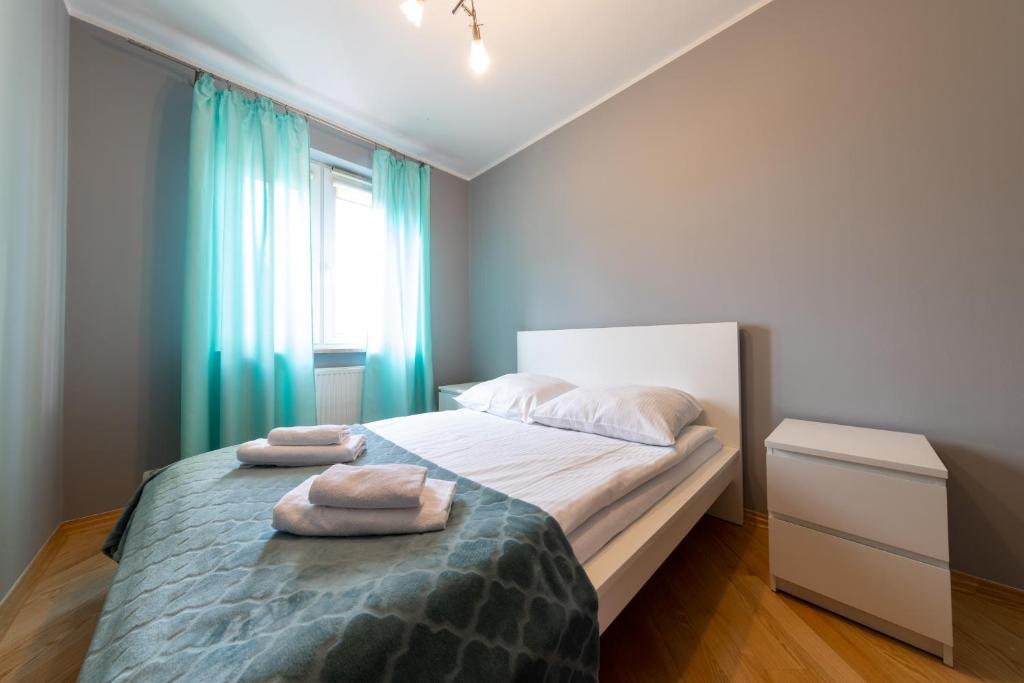 Posteľ alebo postele v izbe v ubytovaní Apartament z 3 sypialniami