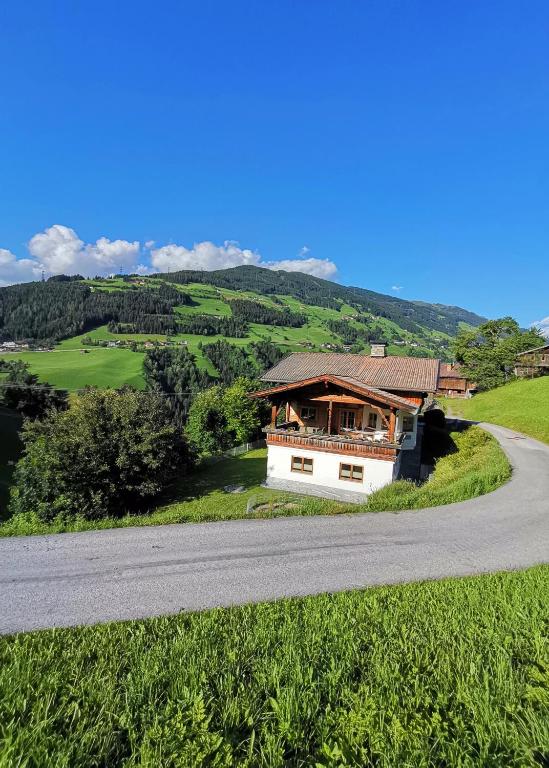 Zdjęcie z galerii obiektu AlpenApartment Zillertal w mieście Hainzenberg