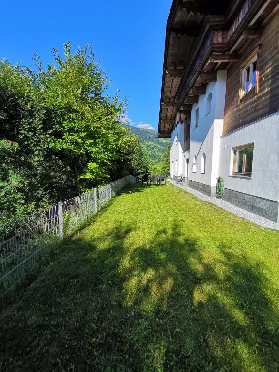 Zdjęcie z galerii obiektu AlpenApartment Zillertal w mieście Hainzenberg