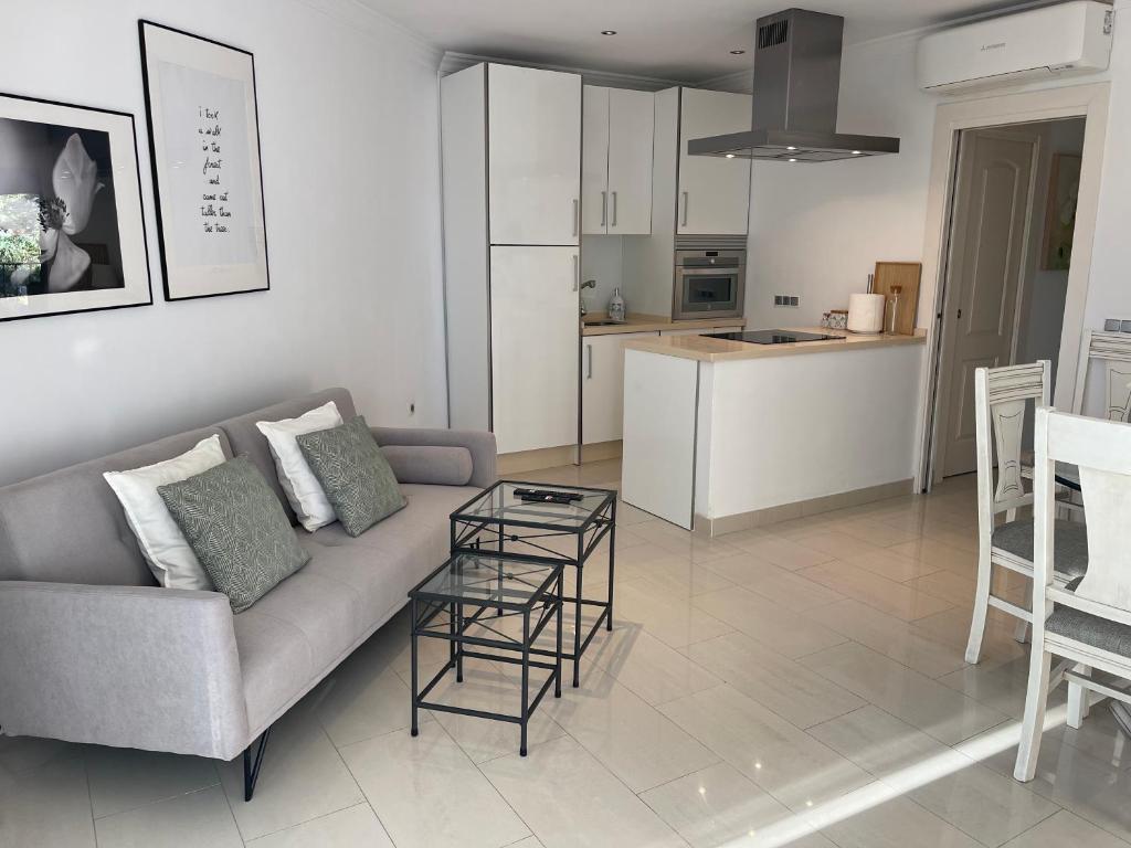 Kuchyň nebo kuchyňský kout v ubytování PUERTO BANUS Apartamento PEACE