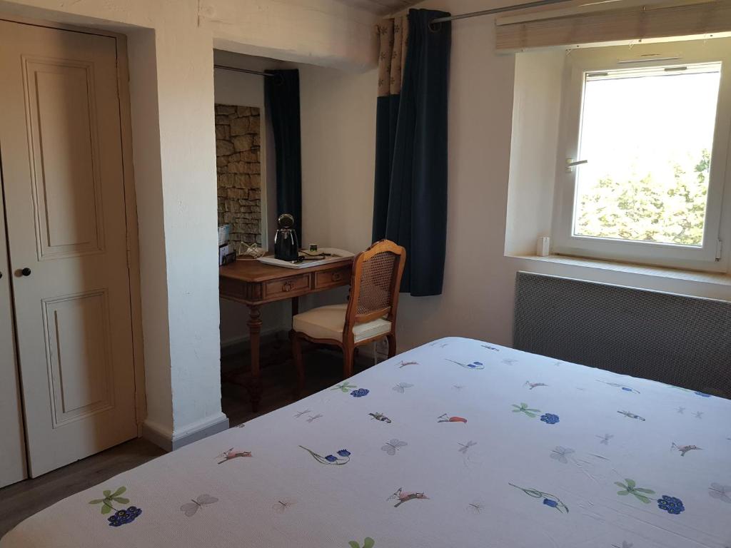 Postel nebo postele na pokoji v ubytování Chambre du sentier des ocres