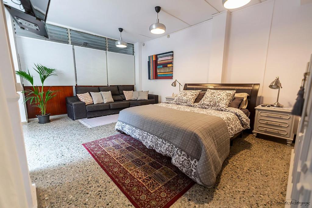 Posteľ alebo postele v izbe v ubytovaní URBAN LOFT Ciudad Alta