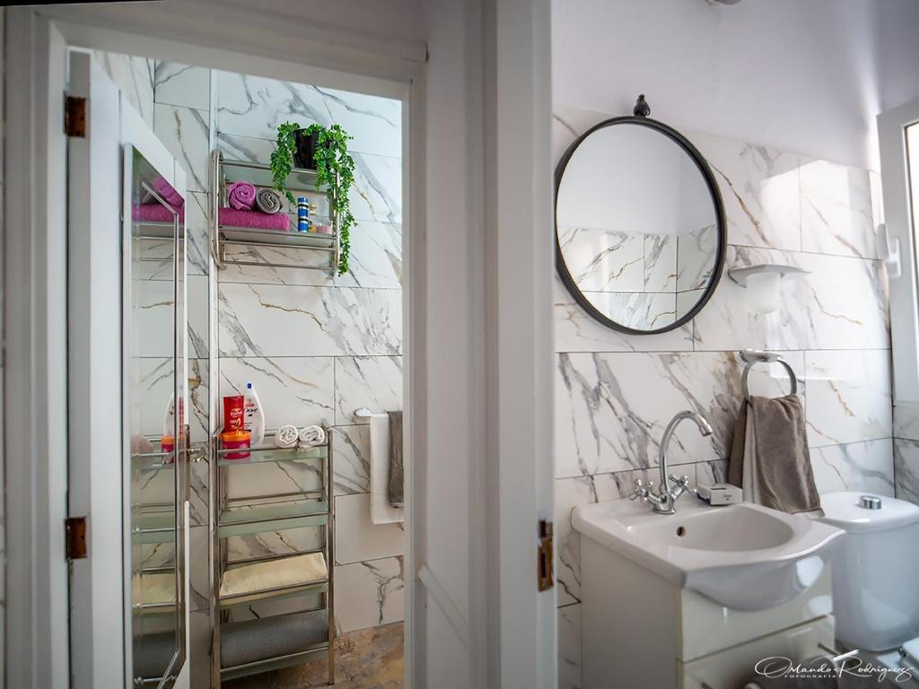 Kúpeľňa v ubytovaní URBAN LOFT Ciudad Alta