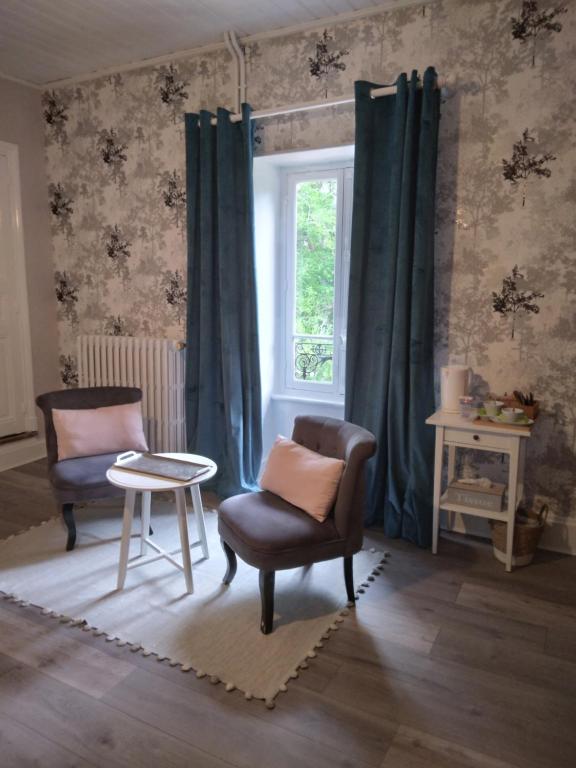 Domaine de Marchal - chambres et table d'hôtes - Family Room With Private Bathroom