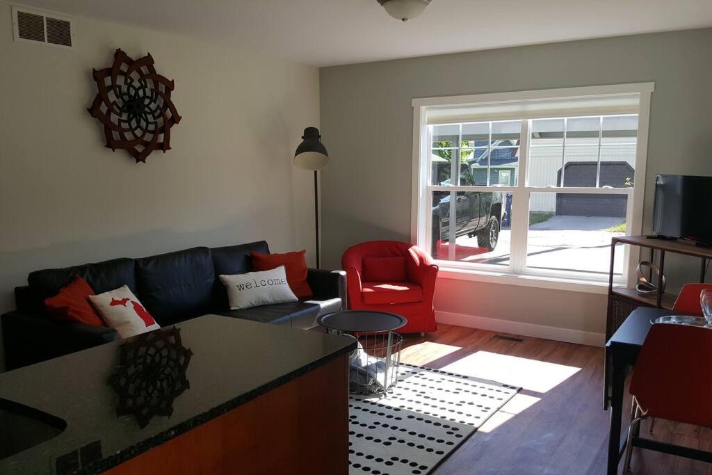 Modern and Pristine Condo By the GT Commons, Traverse City Updated