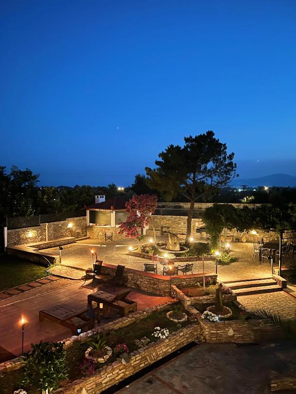 Vonkajšia záhrada v ubytovaní Kalamata Garden Suite